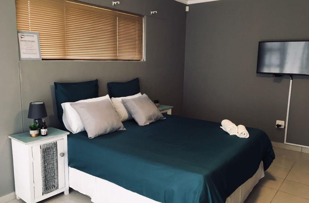 Room 4 – Semi-Luxury Double Room