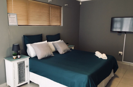 Room 4 – Semi-Luxury Double Room